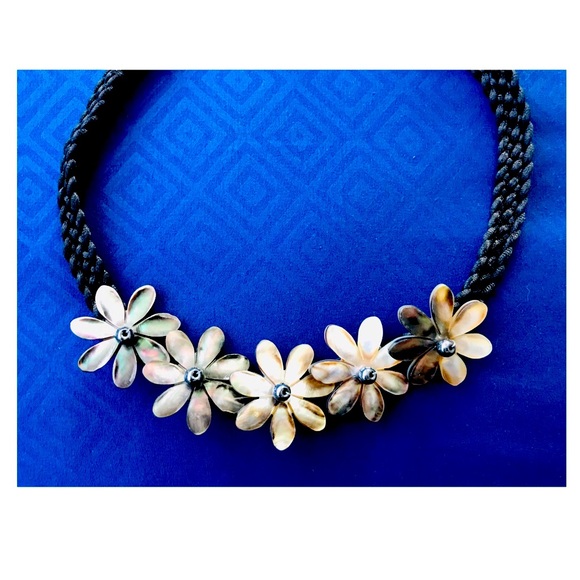 Tahitian Pearl 5-flower Necklace - Picture 2 of 4